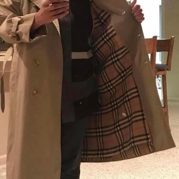 Burberry Woman’s Long Tan Trench https://www.google.com/burberry - Picture 1 of 2